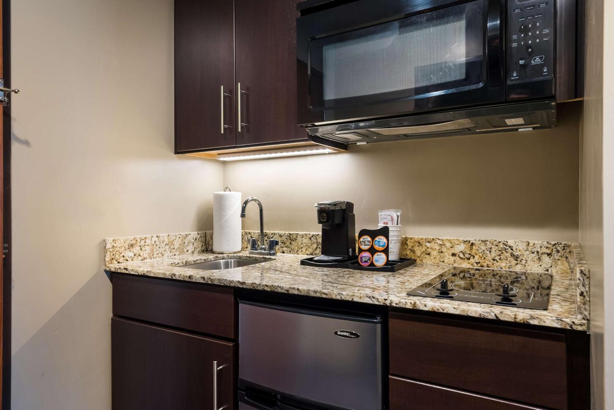 Best Western Plus Landmark Hotel Ballard Екстериор снимка